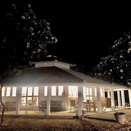 Moon Isle Beach Bungalow Nilaveli Zewnętrze zdjęcie